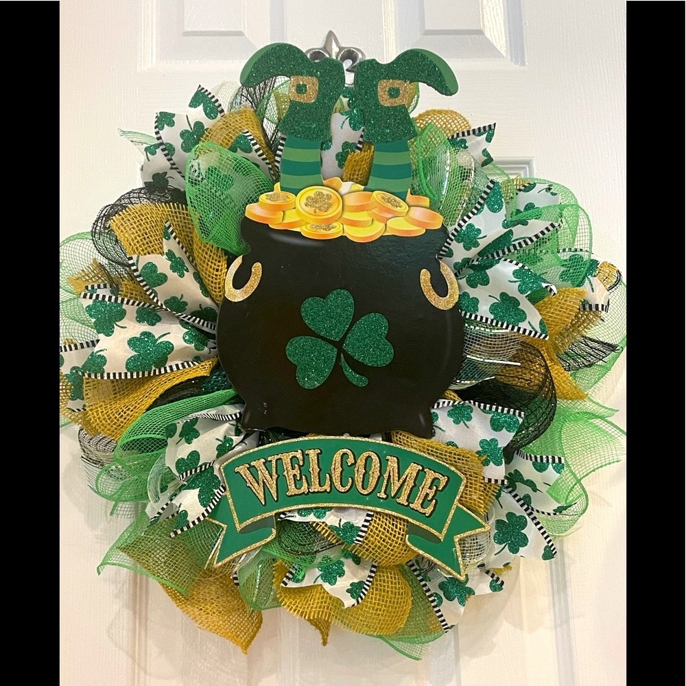 St. Patrick’s Day wreath “POT OF GOLD” Greens, black, golds. 18” very full!
